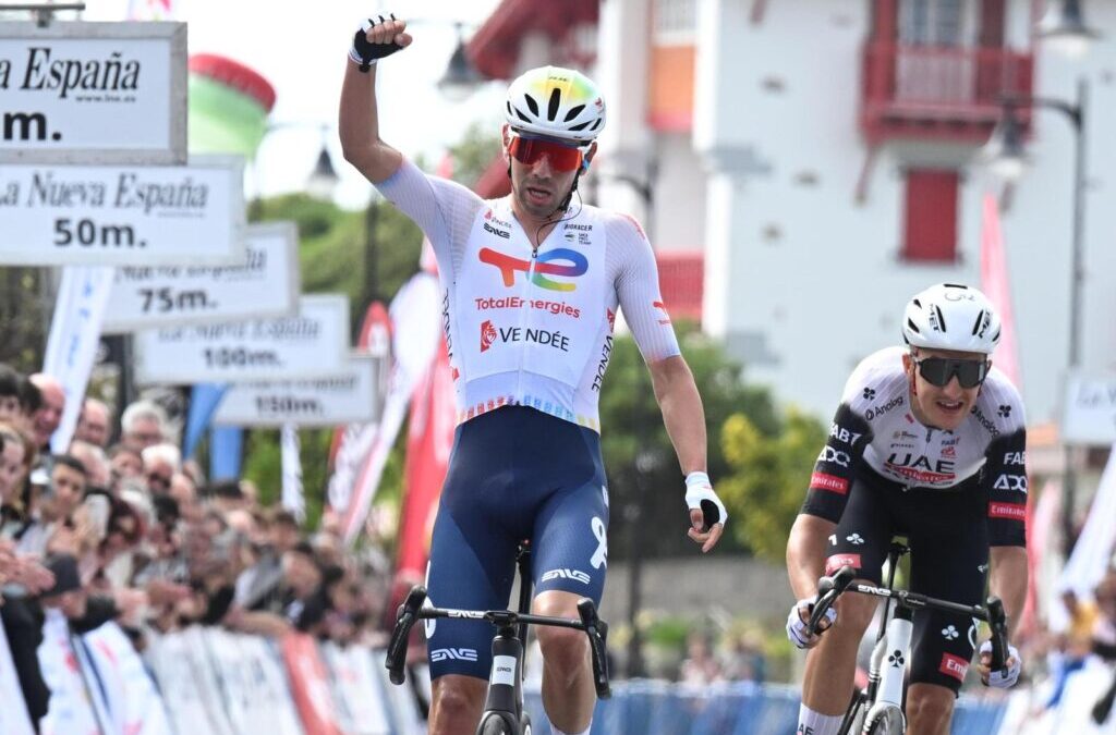 Steff Cras se lleva la primera victoria en Llanes